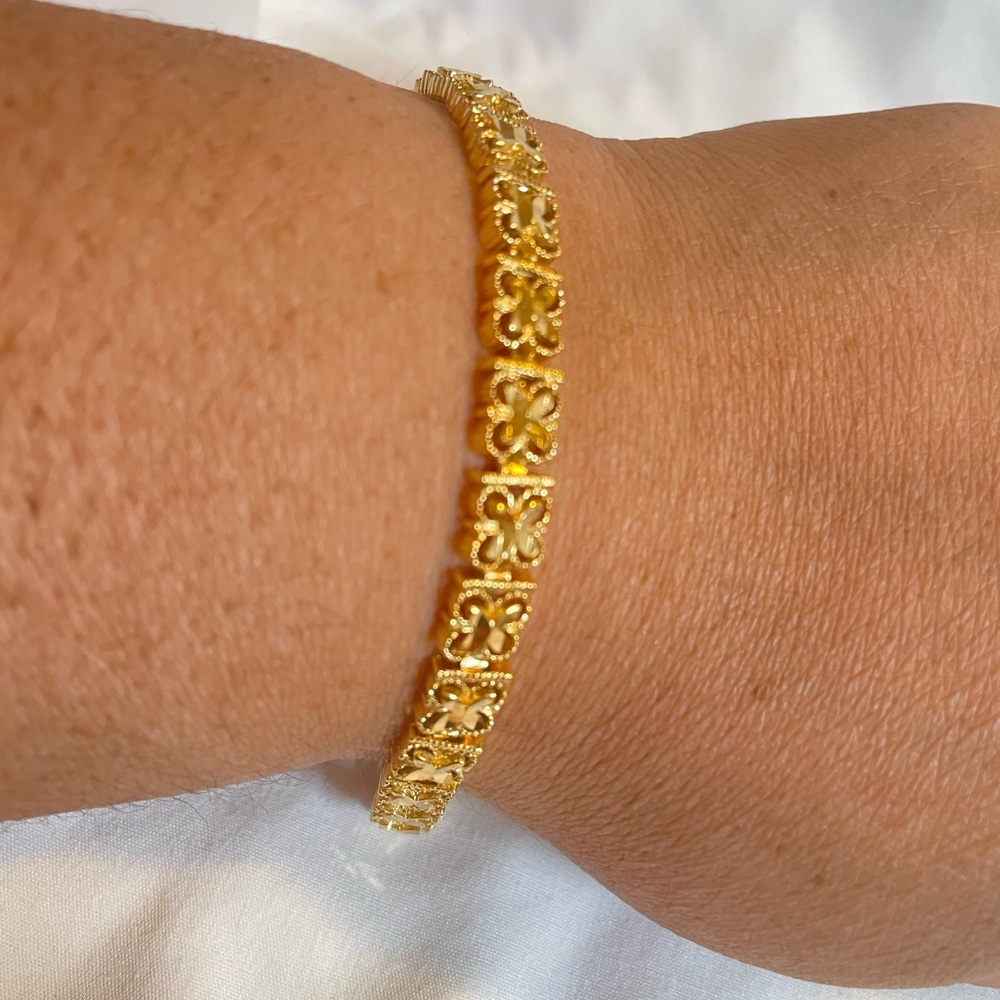 Intricate Gold Floral Bracelet for Women